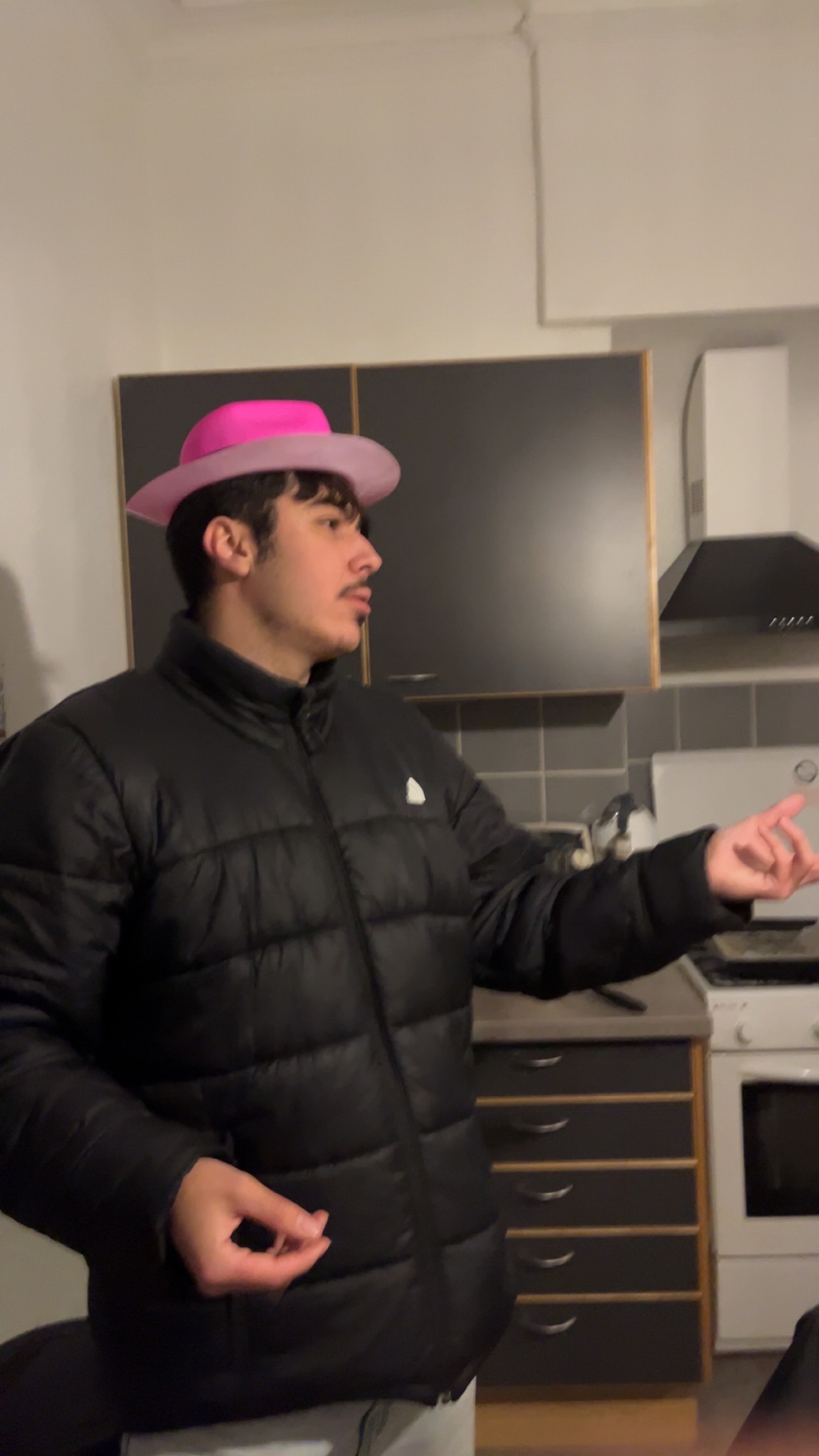 Tranche de pamplemousse sur une pile d'autres tranches